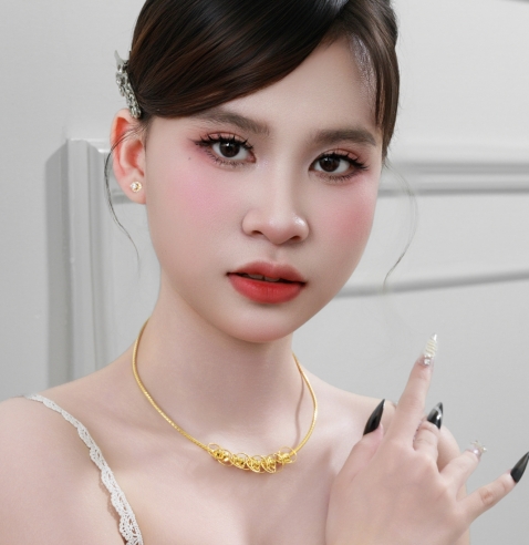 Kiềng cổ luôn mặt 