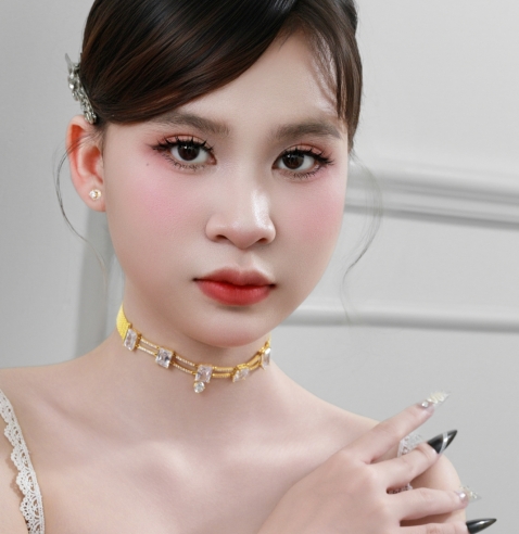 Dây chuyền ôm cổ sang trọng - quý phái